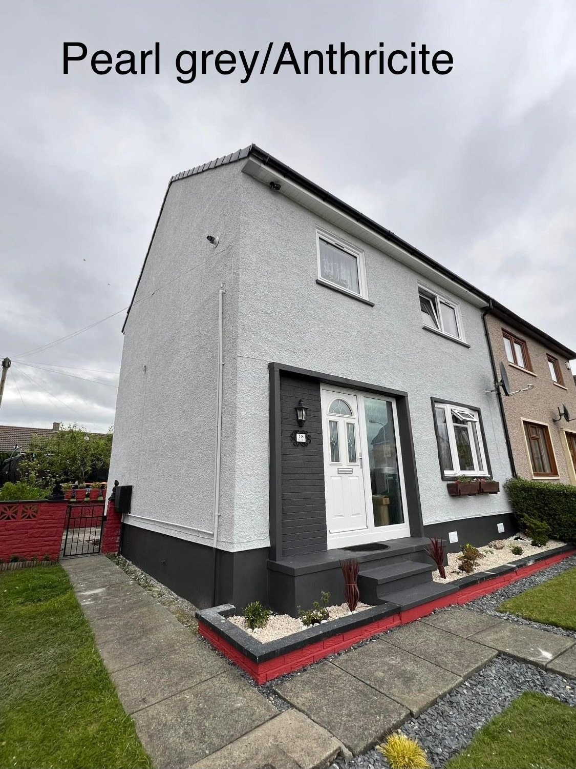 Wall coating in pearl grey and anthracite